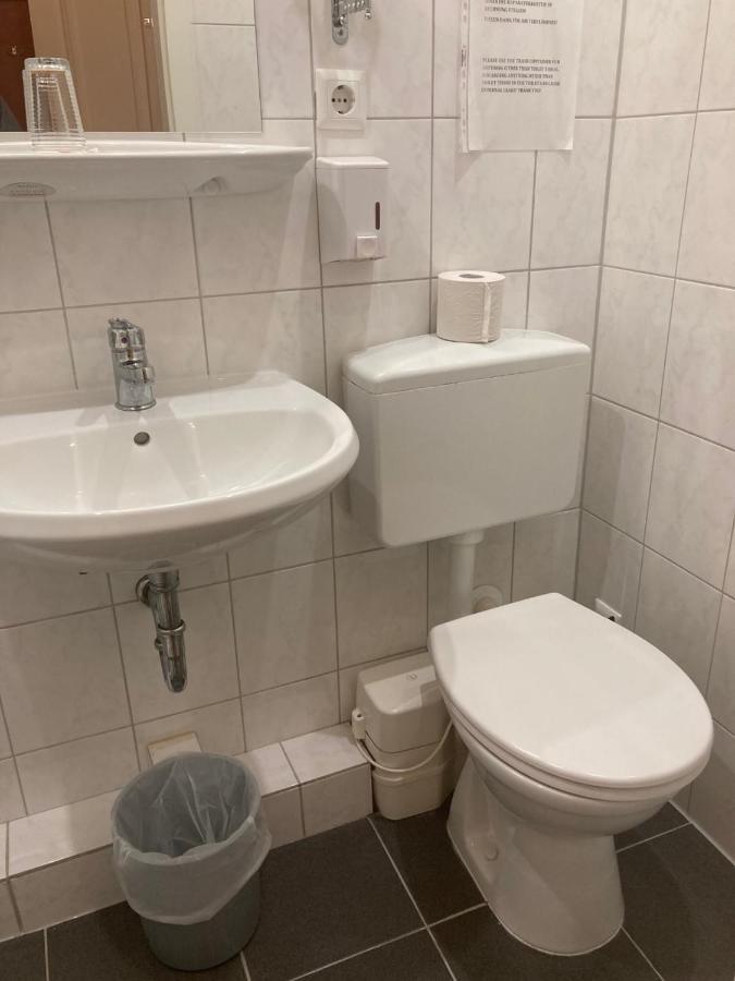 Am Kurfuerstendamm 3* Berlijn