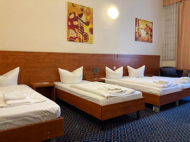 Am Kurfuerstendamm 3* Berlijn